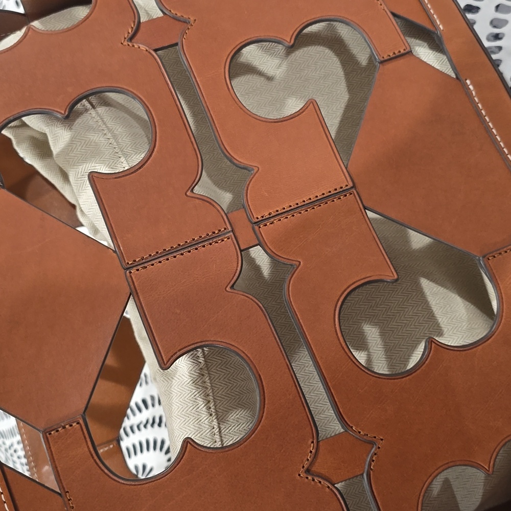 Tory Burch Tan Cutout Tote Bag - Picture 7 of 11